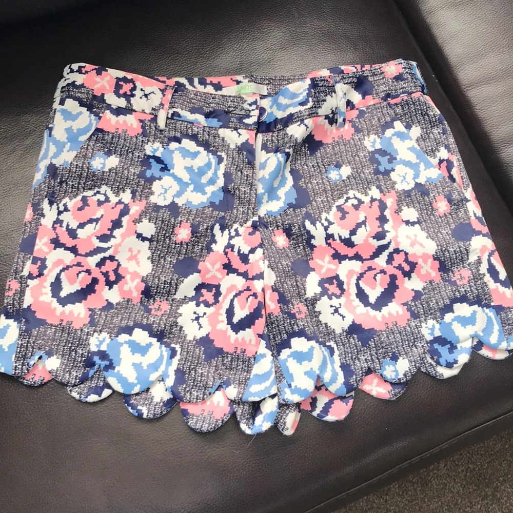 Jade brand new size 4 scalloped shorts